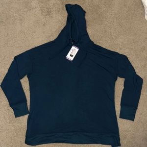 Lightweight pullover